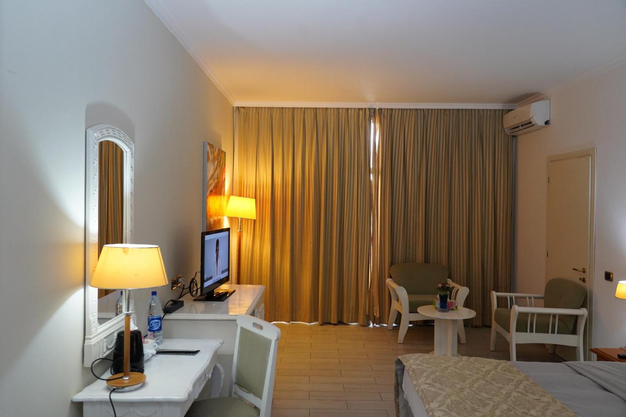 L'Amitie Hotel N'Djamena NʼDjamena Exterior foto